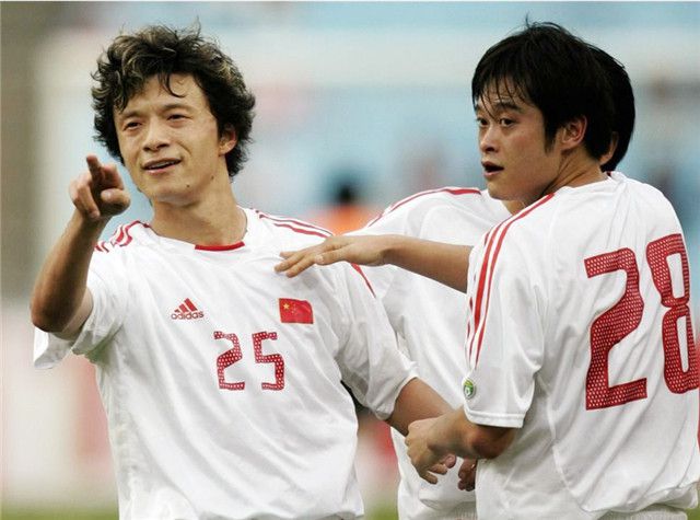 TA：范德贝克的租借合同中含买断条款，费用1100万欧据TheAthletic报道，范德贝克已经前往法兰克福接受体检，即将租借加盟。